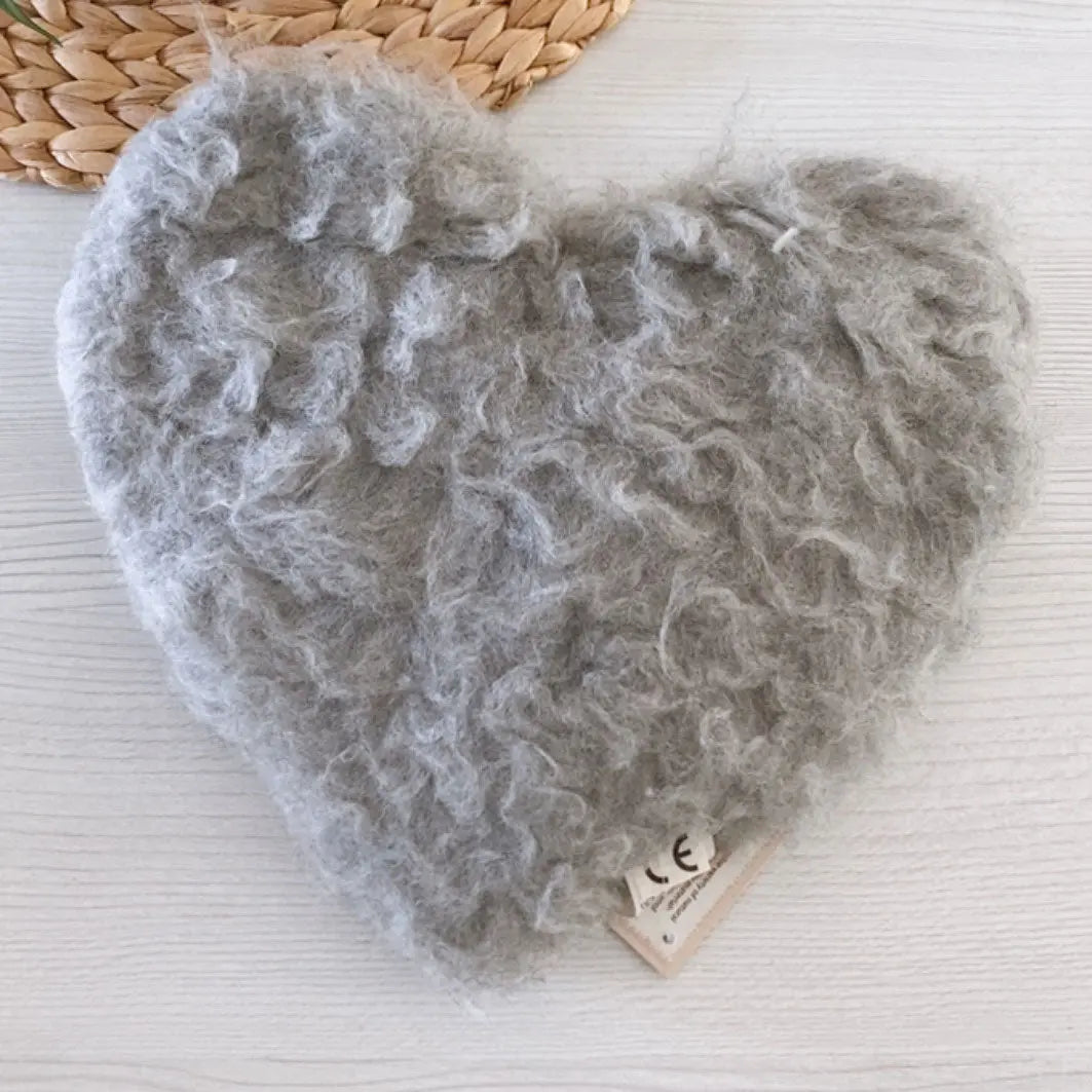 Bouillotte cœur en laine grise & noyaux de cerise – Saling