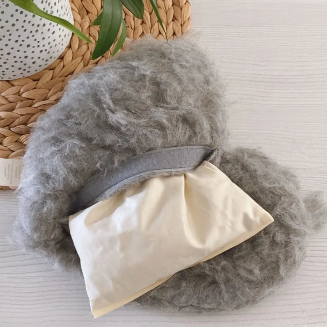 Bouillotte cœur en laine grise & noyaux de cerise – Saling