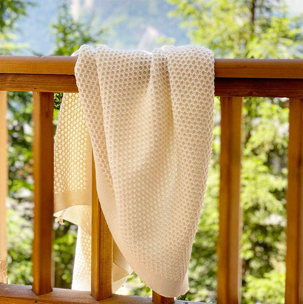 Couverture bébé nid d'abeilles en laine Disana - Dove Blue - Lilinappy