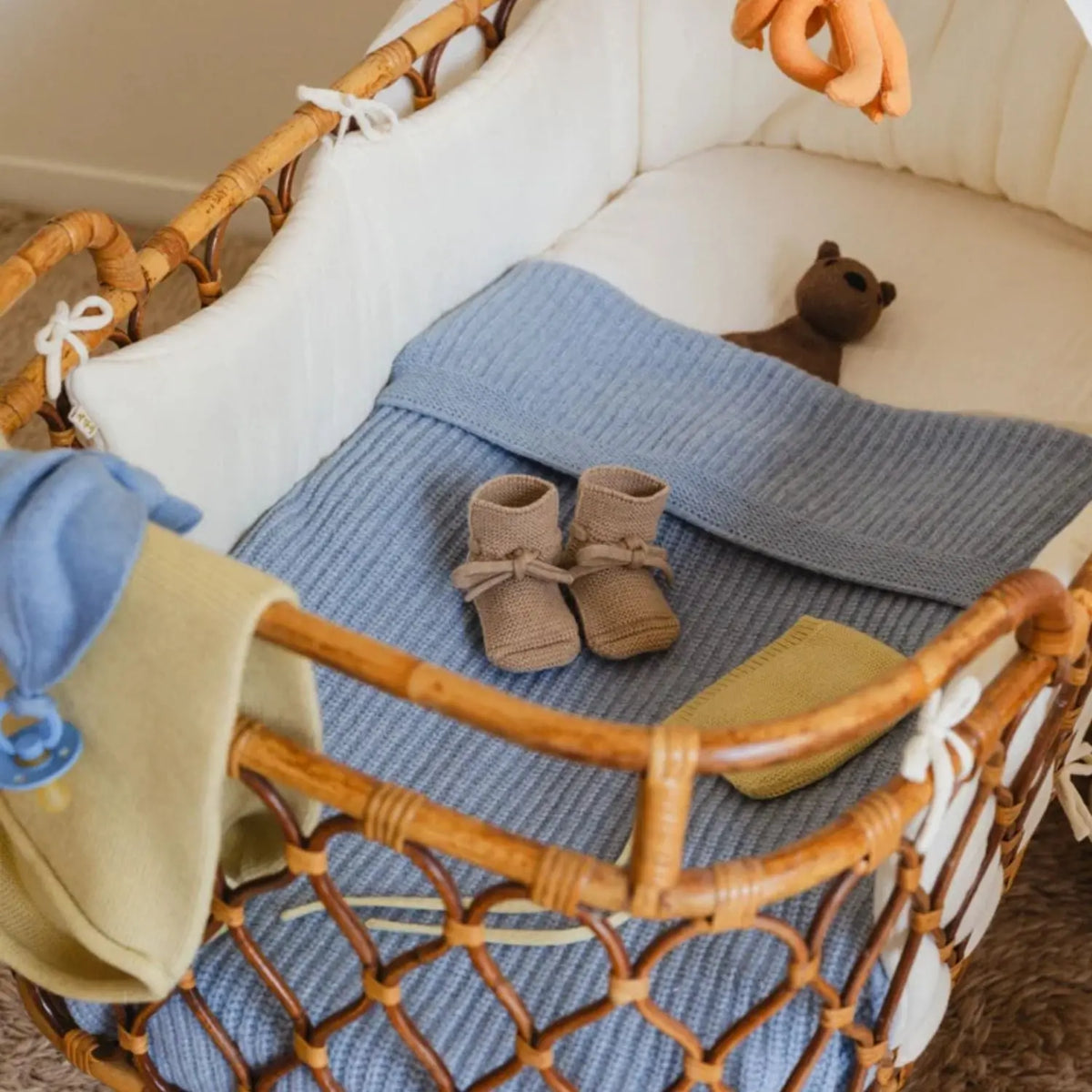 Couverture bébé Kiki en laine d’agneau mérinos Hvid – Frost Blue