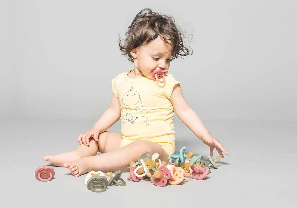 Tétine physiologique Hévéa Lune & étoile Milky White