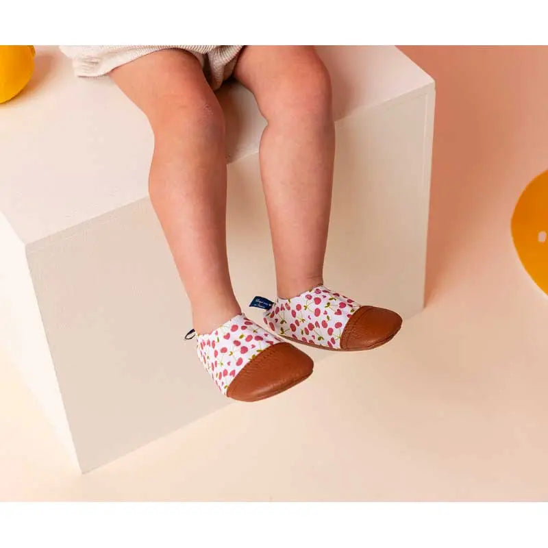 Chaussons souples pour l'été Les Pas Petits - Cerise