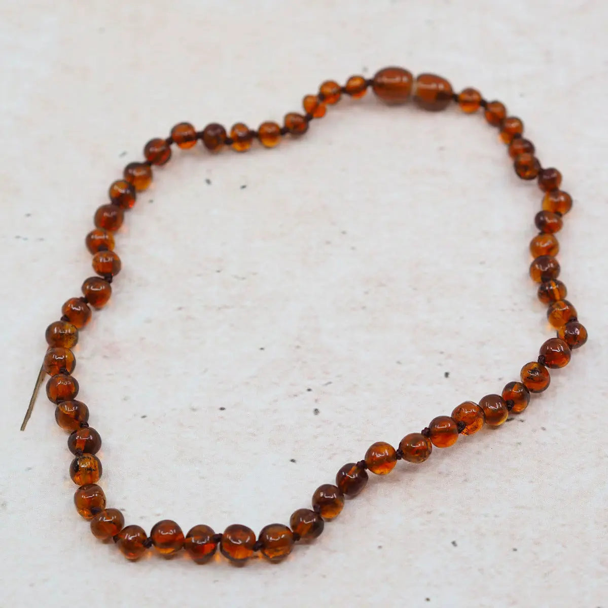 Collier d'ambre pour bébé Baroque Cognac foncé