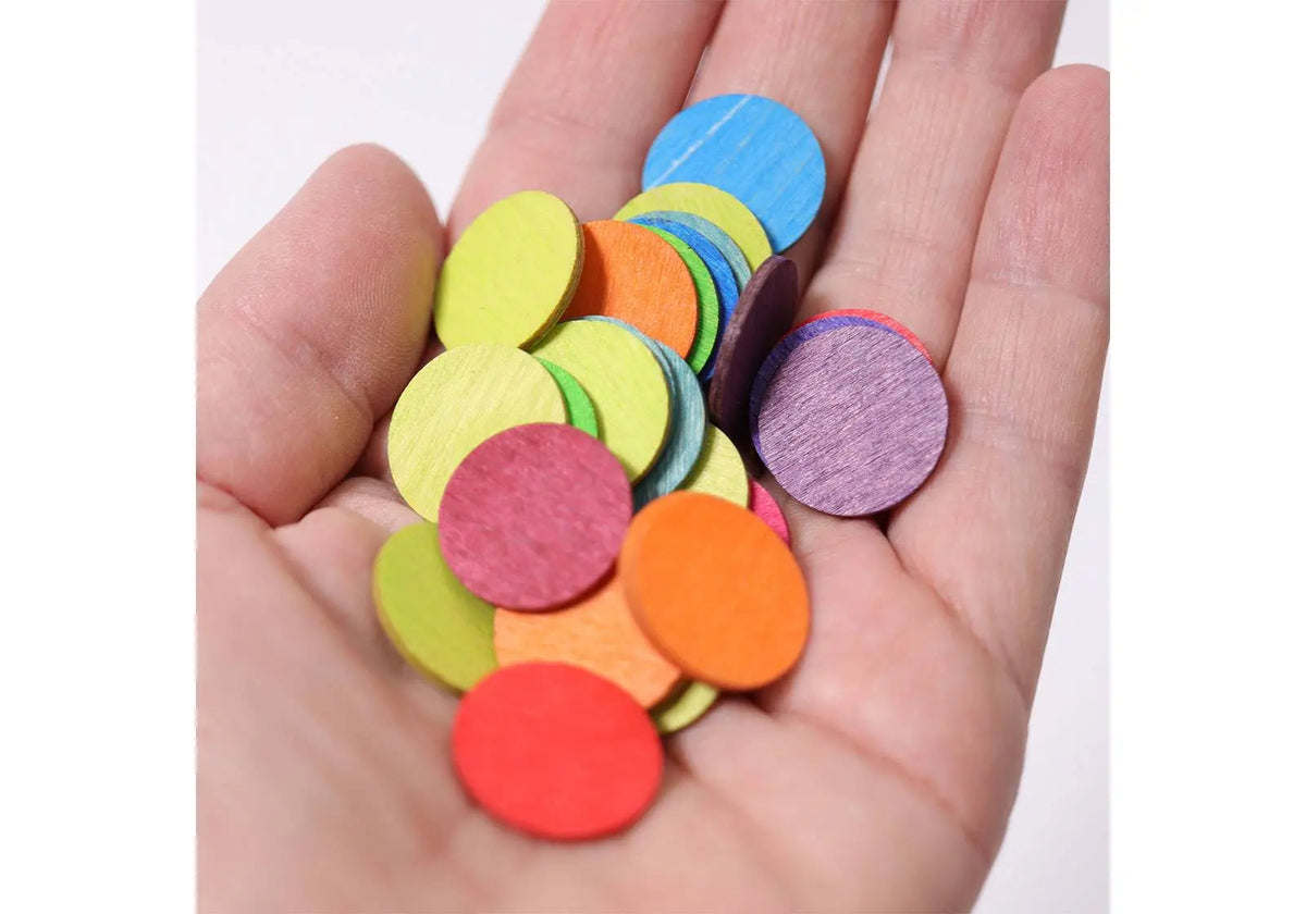 Confettis en bois aux couleurs vives et chatoyantes Gimm's pour décorer votre intérieur