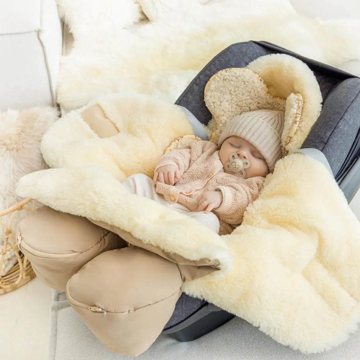 Couverture enveloppante en peau d'agneau Fellhof - Lilinappy