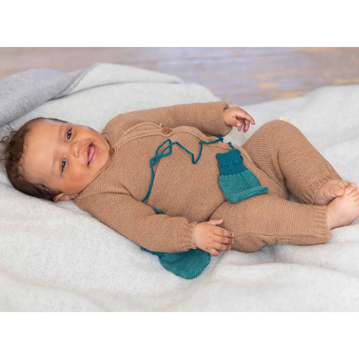 Combinaison en laine merinos tricotée Disana - Caramel - Lilinappy