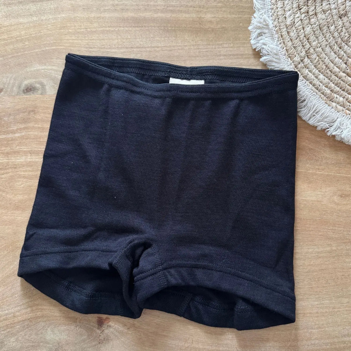 Shorty femme laine mérinos et soie Engel Natur – Noir