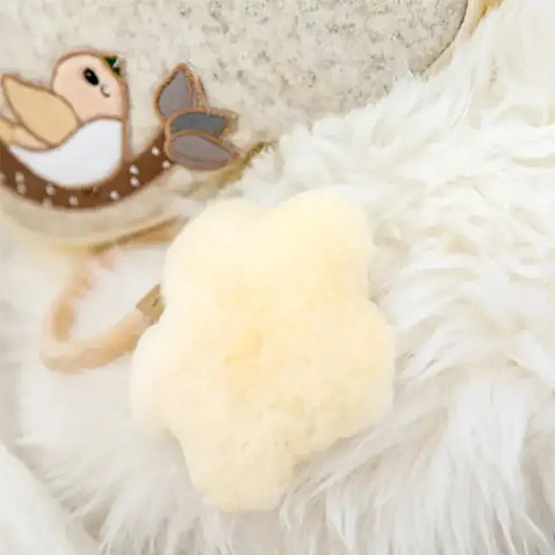 Hochet en bois & peau d'agneau Fellhof