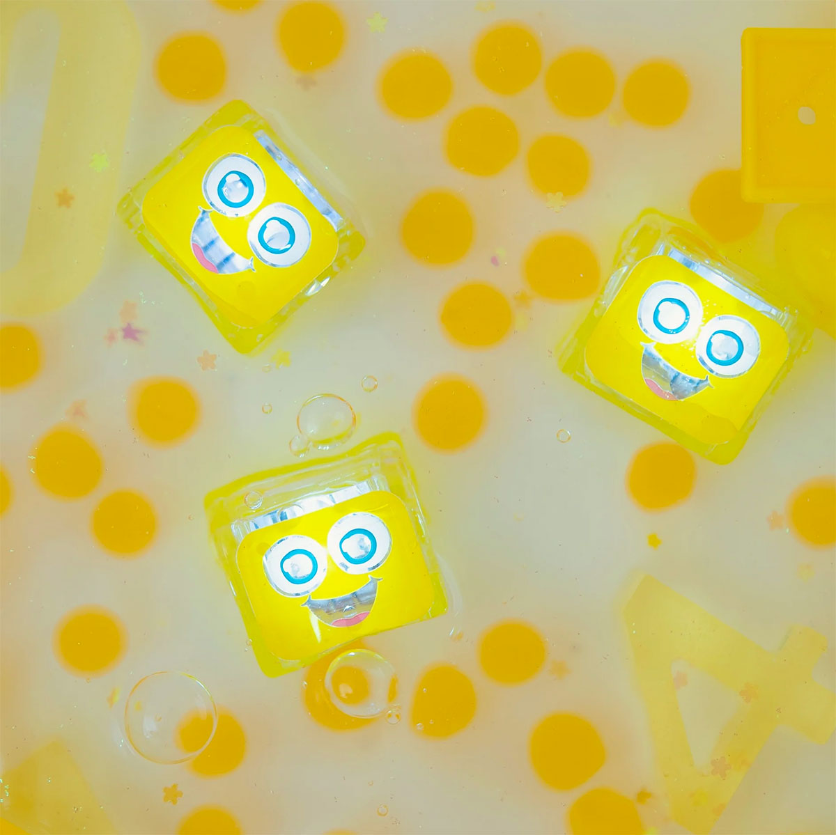 Lot de 4 cubes sensoriels lumineux pour le bain Glo Pals Alex