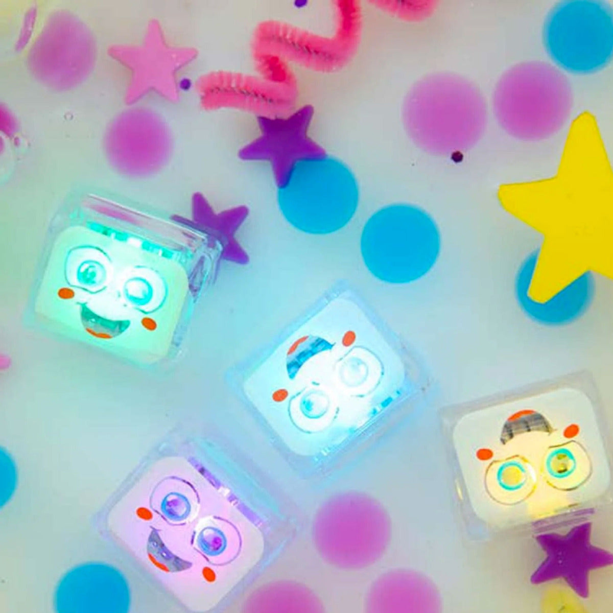 Lot de 4 cubes sensoriels lumineux pour le bain Glo Pals - Party