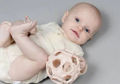 Biberon en verre borosilicate avec balle de protection en caoutchouc végétal biodégradable, facilite la prise en main, Hevea coloris rose