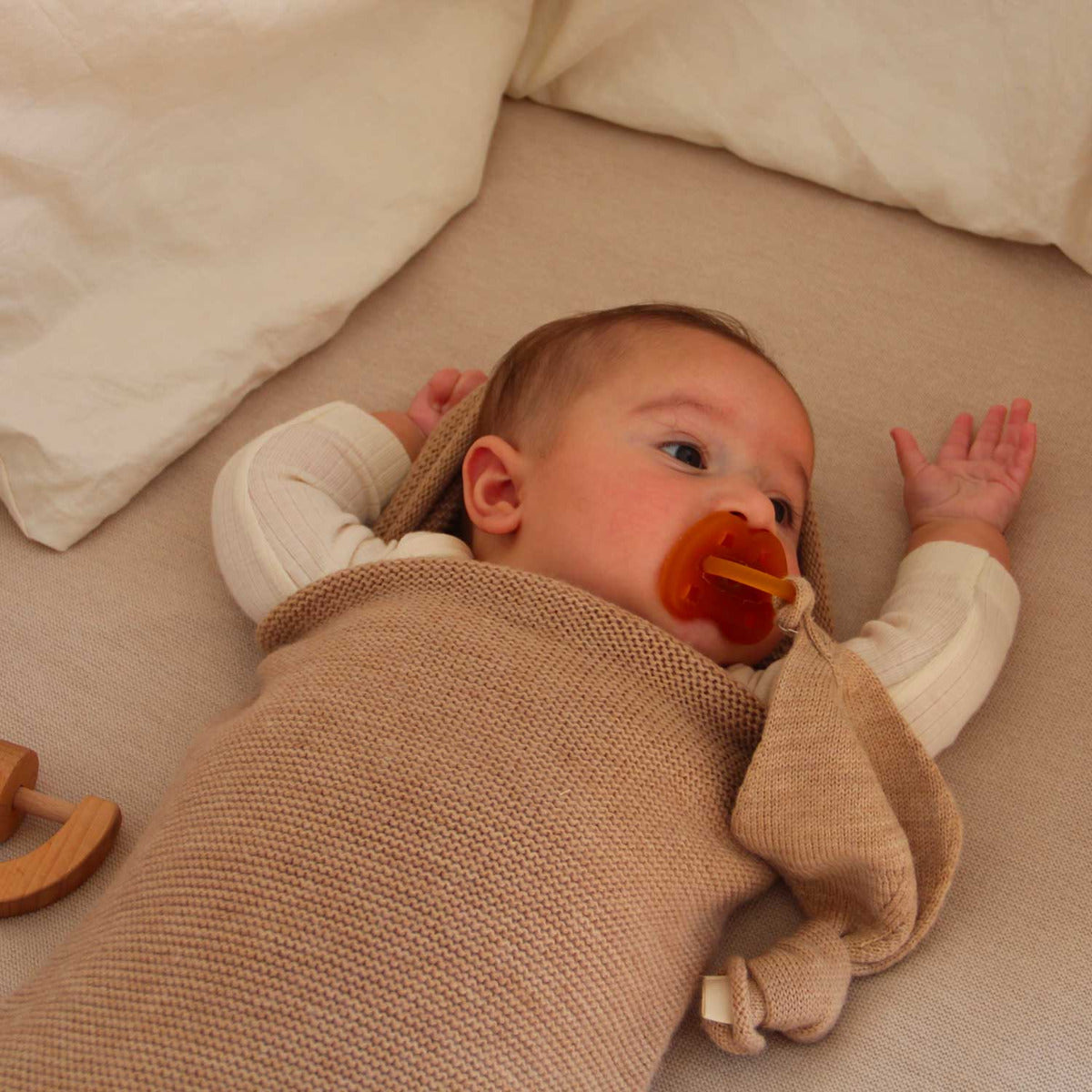 Cocon d'emmaillotage en laine mérinos HVID - Sable - Lilinappy