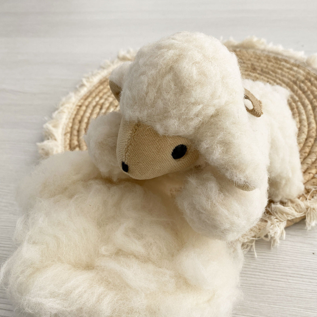 Mini doudou agneau en pure laine Saling - Lilinappy