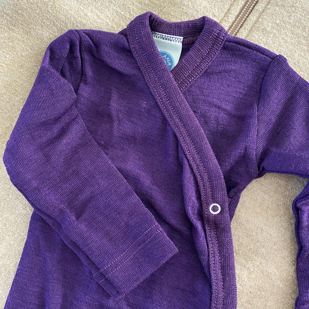 Body à manches longues ouvert devant en laine et soie Cosilana Prune