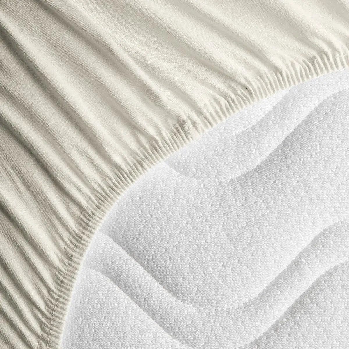 Drap housse en jersey de coton bio Kadolis pour lit bébé - Naturel