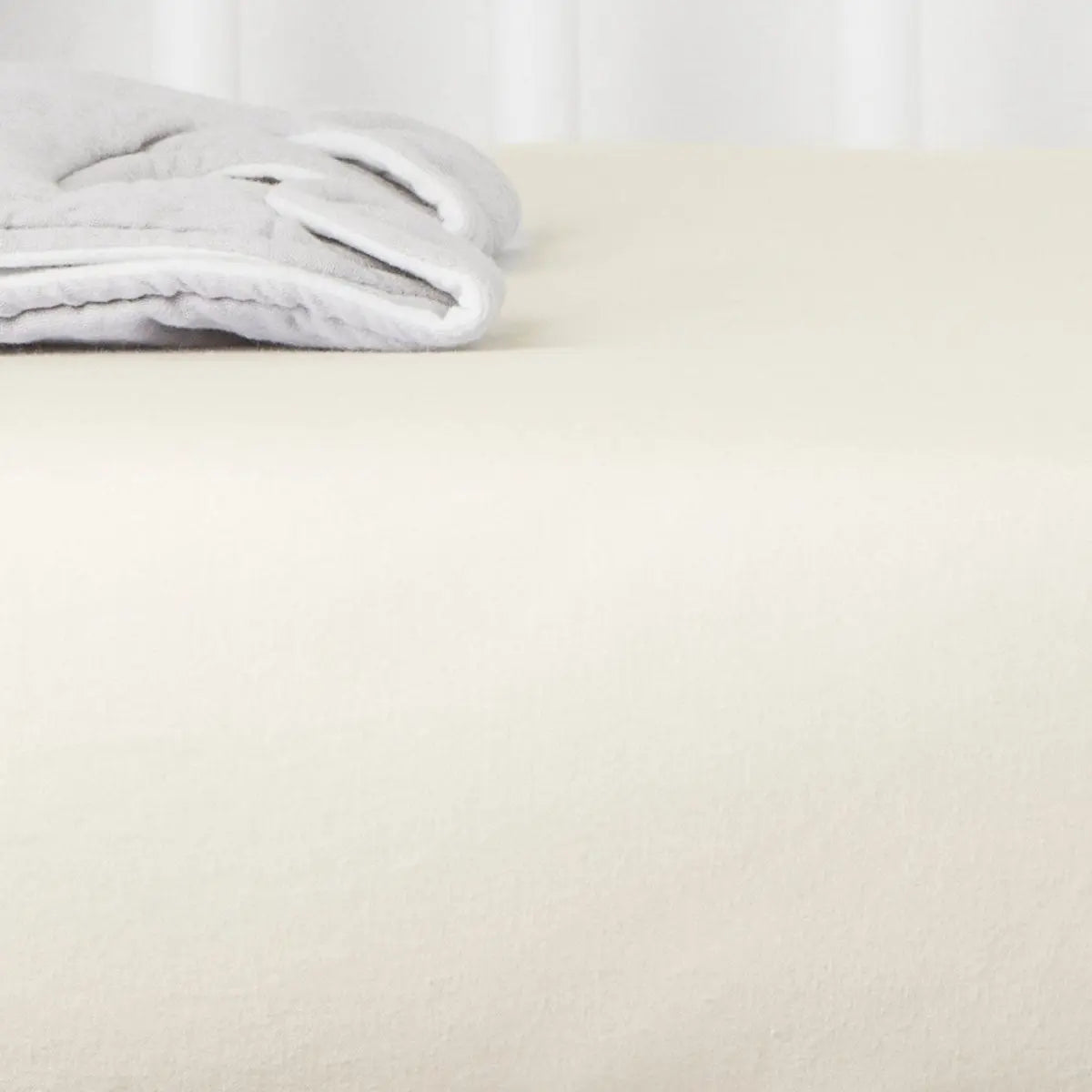 Drap housse en jersey de coton bio Kadolis pour lit bébé - Naturel