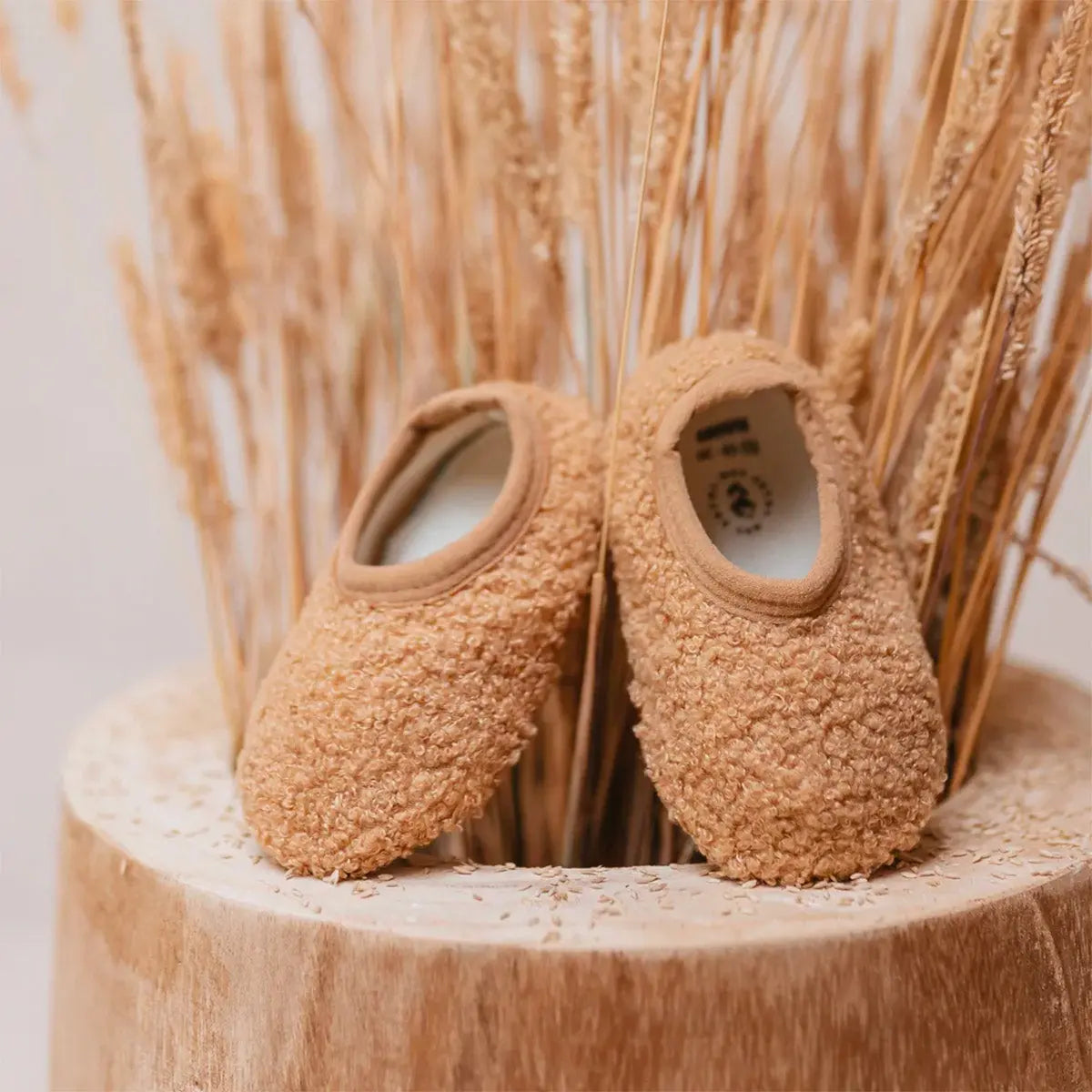 Chaussons doudou en coton Mrs Ertha Peanut