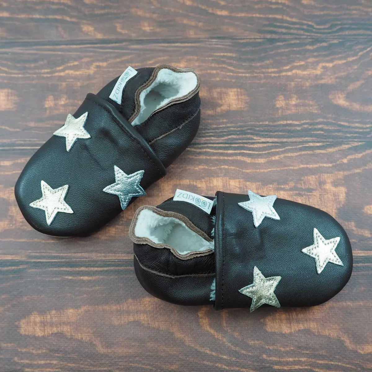 Chaussons en cuir souple fourrés Lookidz - Etoiles fond choco - Lilinappy
