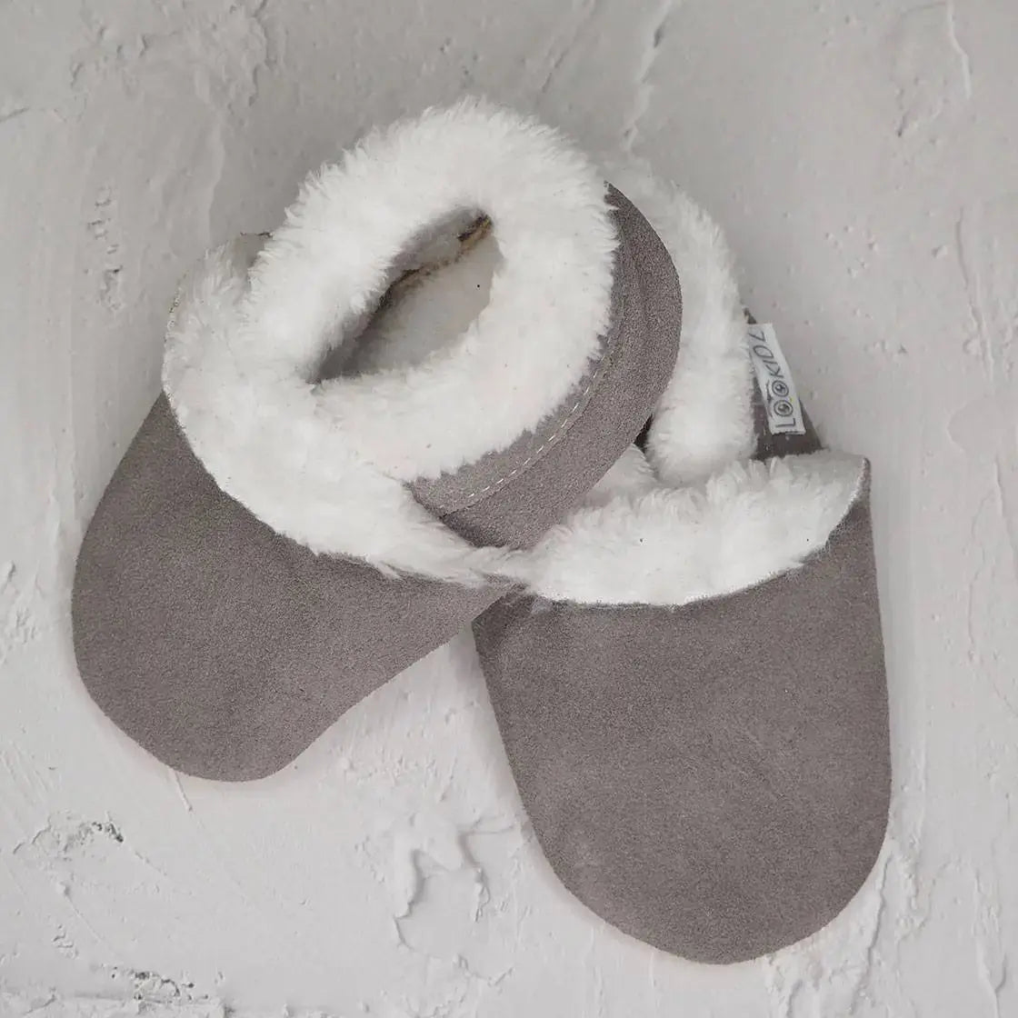 Chaussons en cuir fourrés Lookidz Suédé gris - Lilinappy