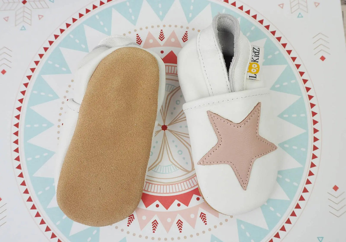 Chaussons en cuir Lookidz Etoile rose fond blanc