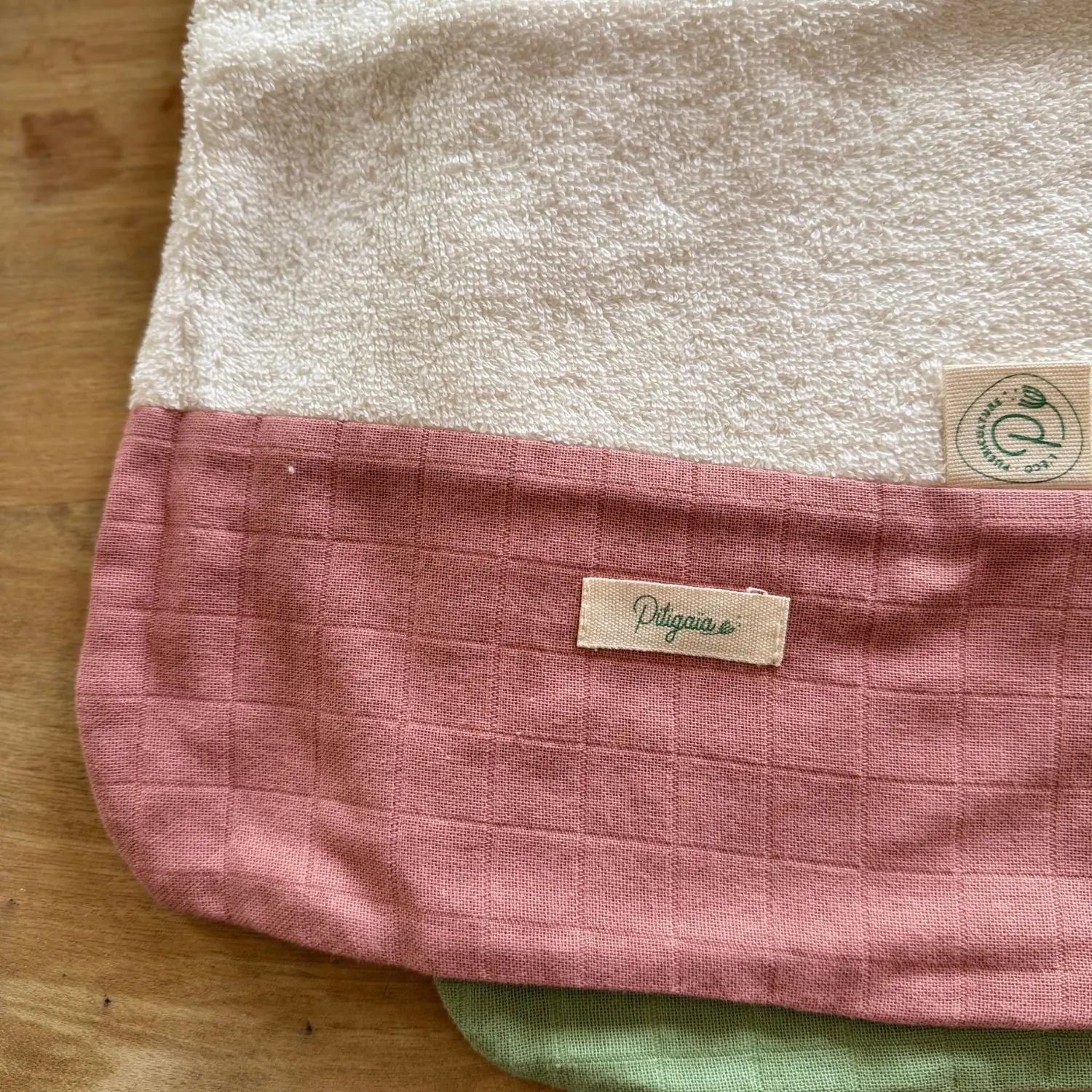 Bavoir élastiqué Pitigaïa en coton bio