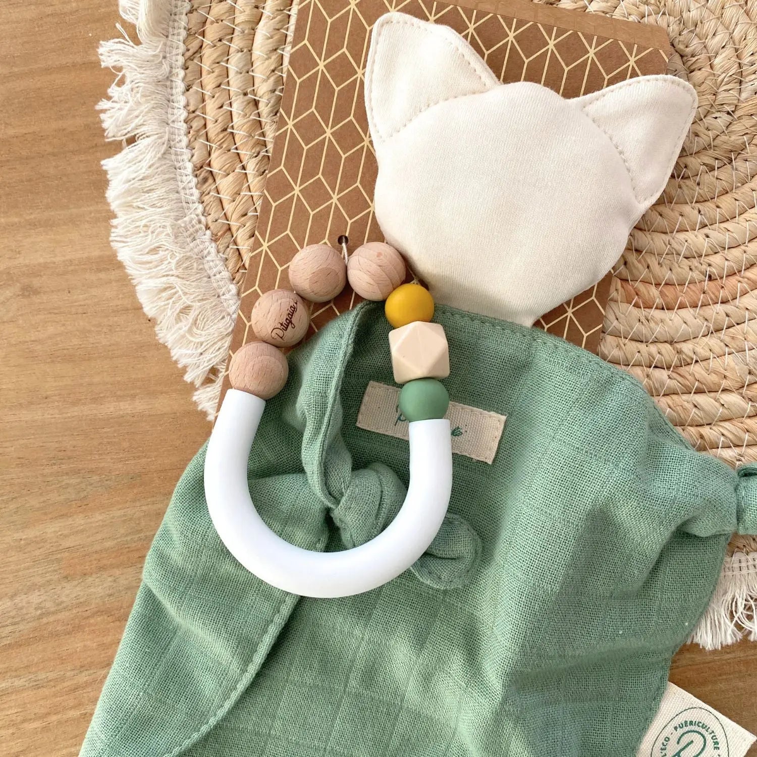Coffret cadeau naissance doudou coton bio Pitigaia - Vert
