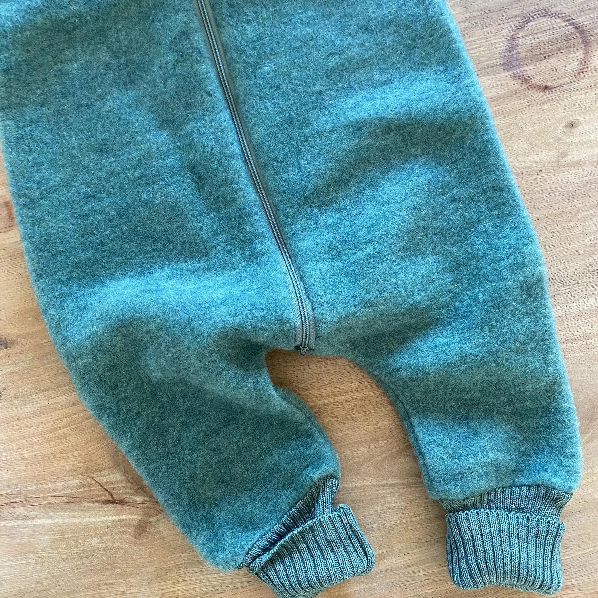 Combinaison de nuit bébé en polaire de laine bio Reiff - Vert Sage