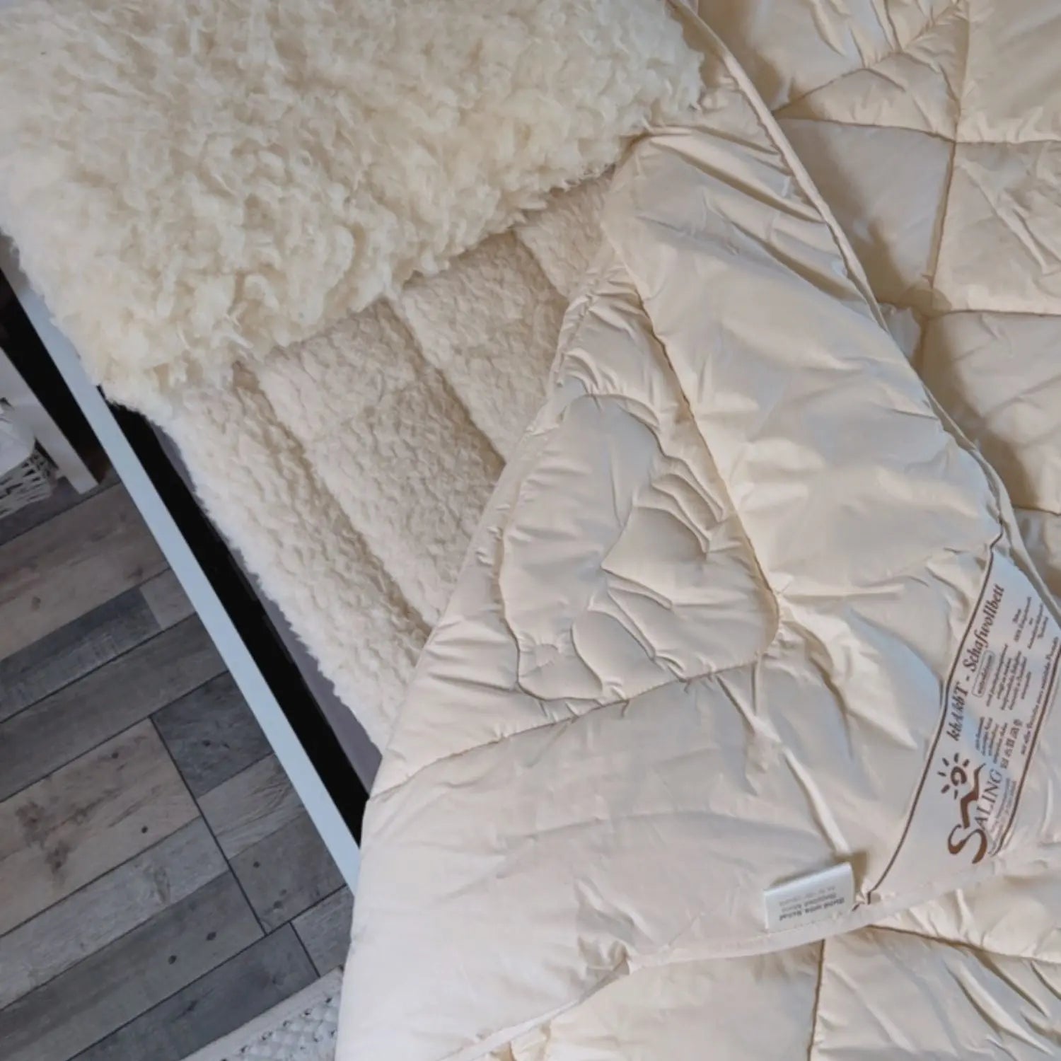 Couette matelassée MONO en laine de mouton bio Saling
