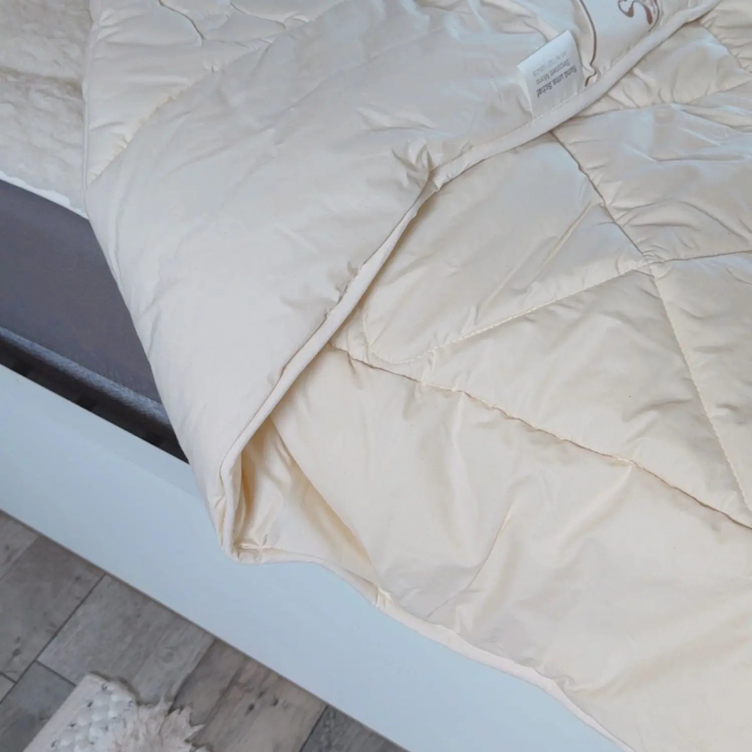 Couette matelassée MONO en laine de mouton bio Saling