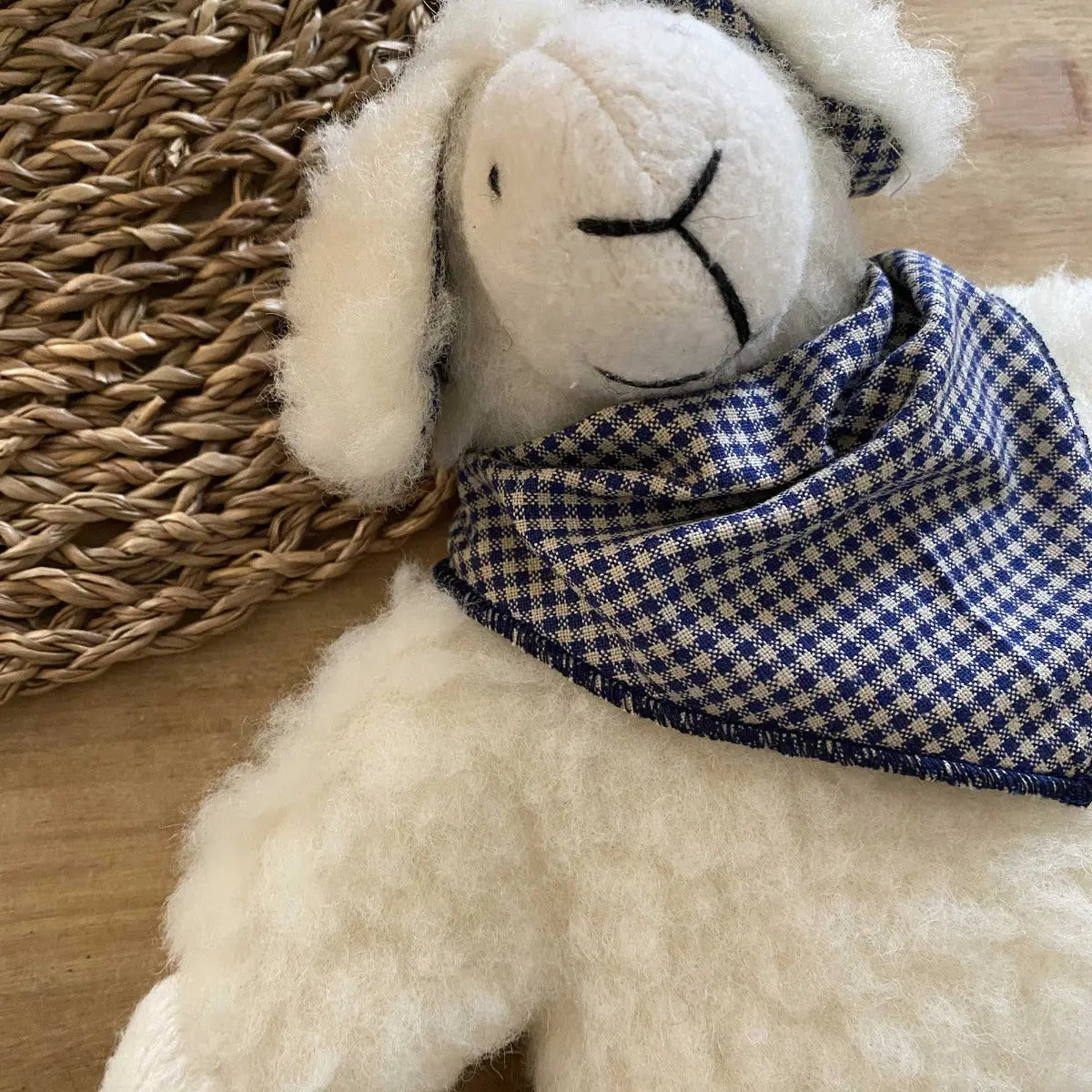 Bouillotte agneau Fred en laine et noyaux de cerise Saling