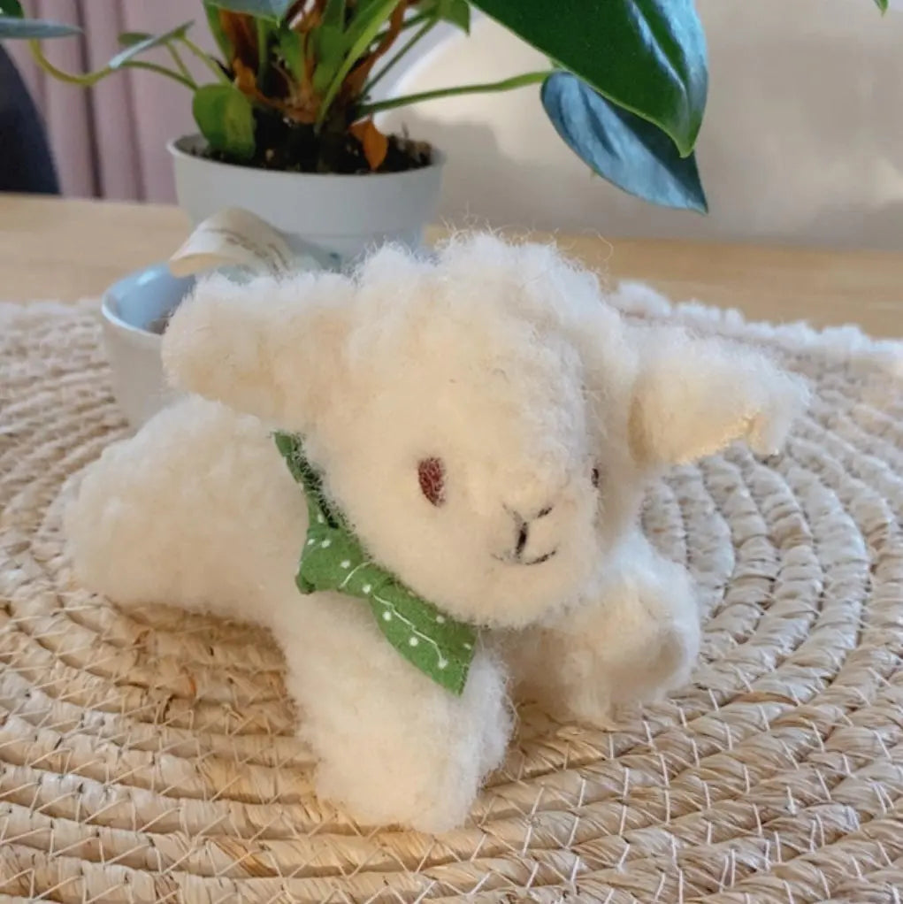 Petit doudou mouton en laine vierge Sassoupi