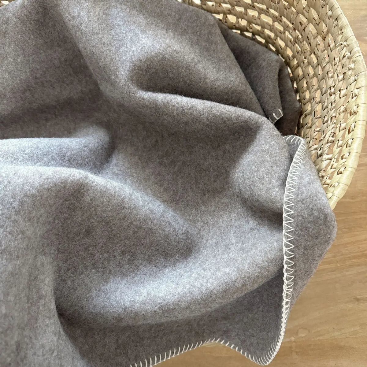 Couverture en laine d’agneau Caresse Sassoupi - Beige