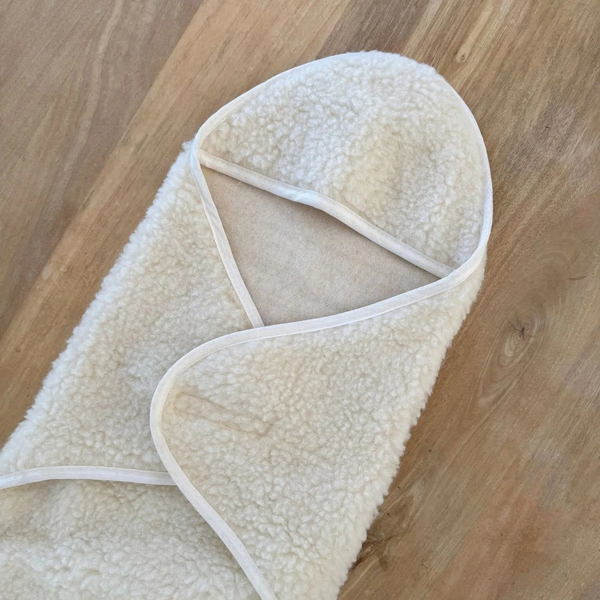 Couverture enveloppante bébé en laine vierge Sassoupi