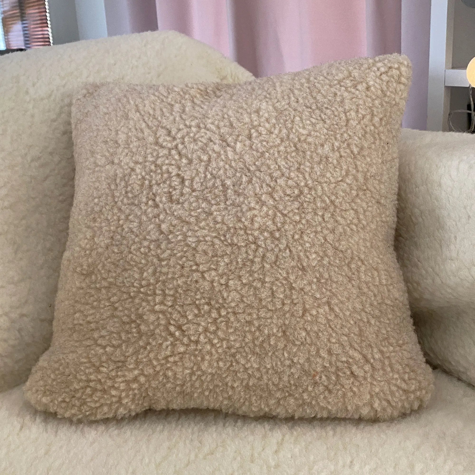 Housse en pure laine vierge brun chaud Sassoupi - 40x60cm