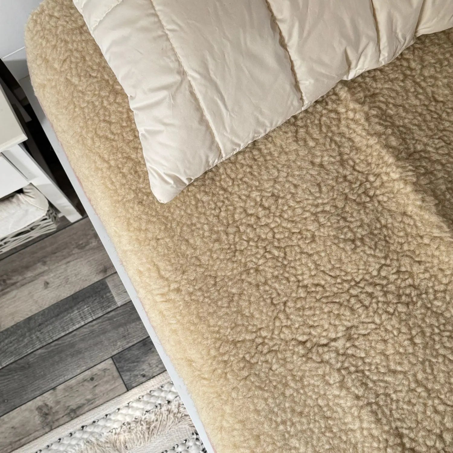 Surmatelas fin en laine vierge Sassoupi Beige - 70x140cm