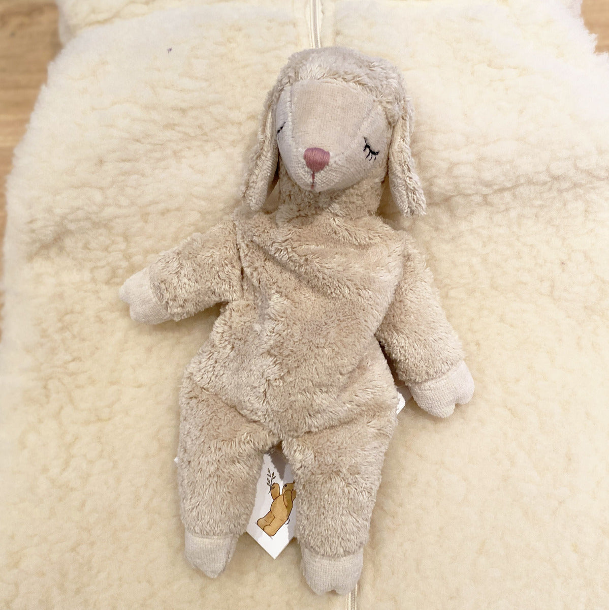 Doudou bouillotte Agneau Senger Naturwelt - Sable - Lilinappy