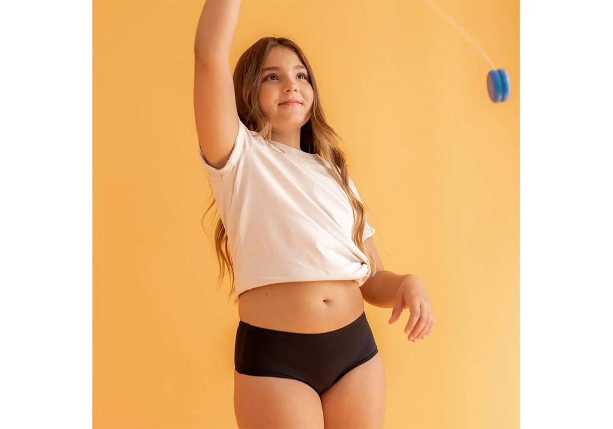 Shorty menstruel noir pour adolescentes Smoon Lingerie