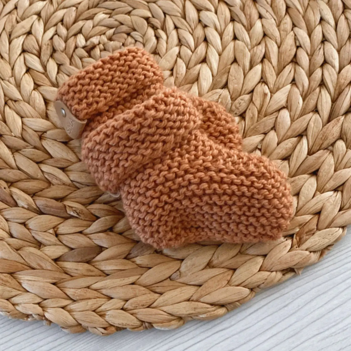 Chaussons tricotés à la main en laine SMA - abricot
