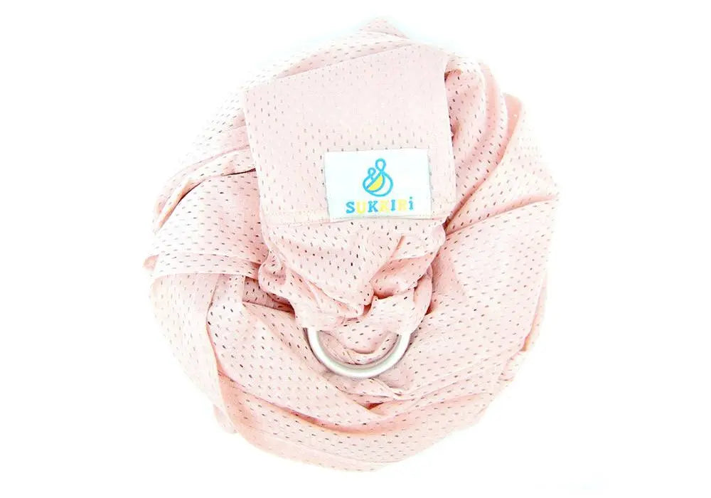 Porte-bébé aquatique sling Sukkiri rose clair, tissu fin et aéré pour porter en été et dans l'eau