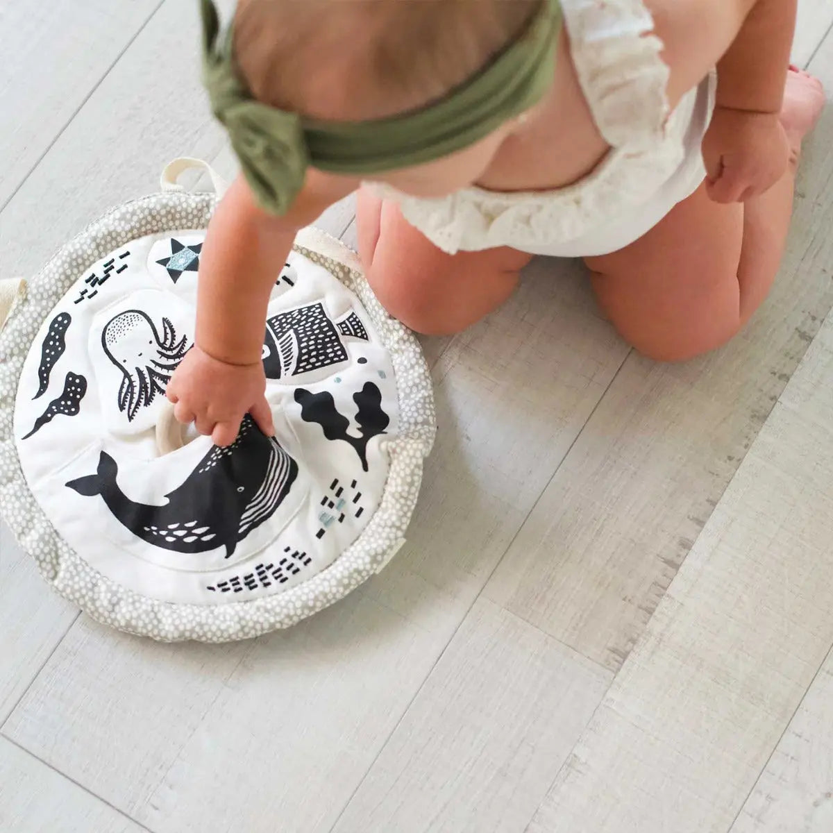 Petit tapis d'activité rond en coton bio Wee Gallery - Océan - Lilinappy