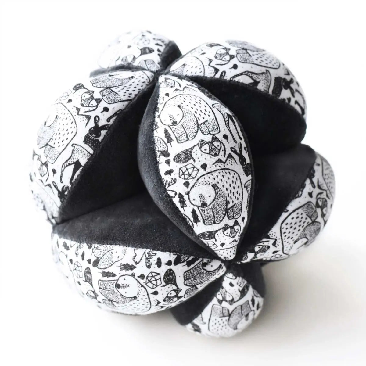 Balle sensorielle de Wee Gallery est conçue pour développer les sens en développement de votre bébé. Modèle Nordique