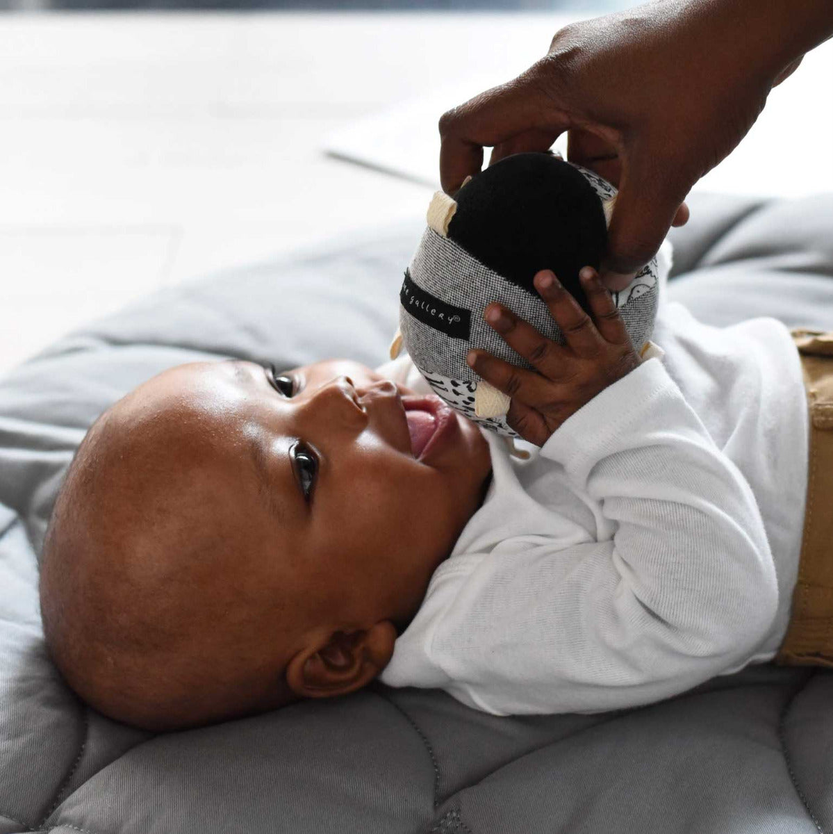 Petite balle sensorielle Wee Gallery Nordique