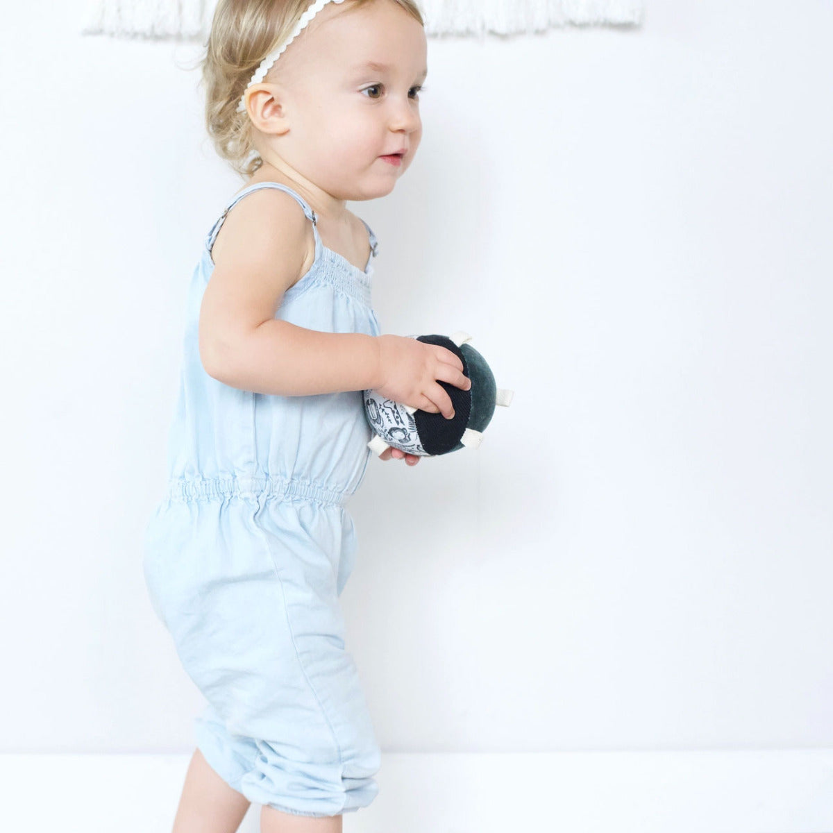 Petite balle sensorielle Wee Gallery - Sauvage