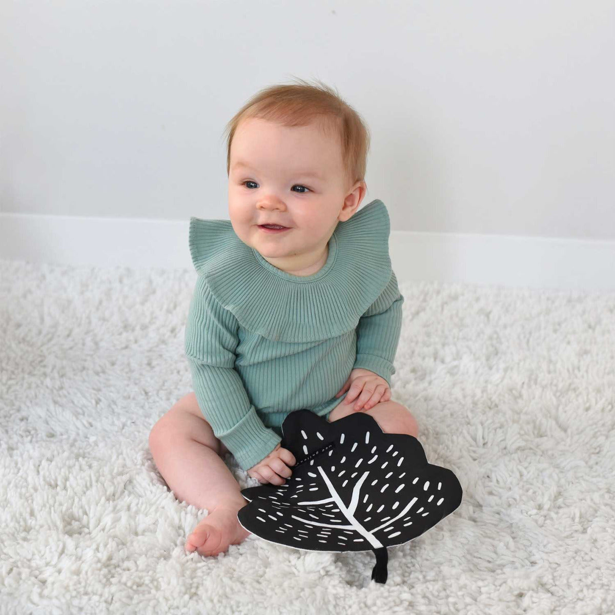 Jouet froissé en coton bio Wee Gallery