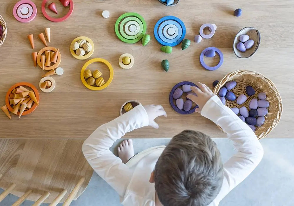 Lot de 42 anneaux en bois Grapat multicolores, 4 tailles différentes et 6 coloris arc-en-ciel dégradés