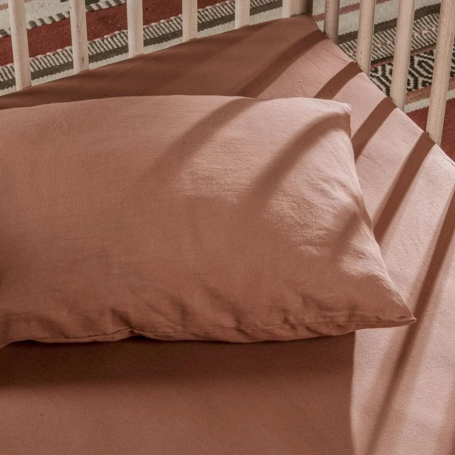 Taie d’oreiller bébé en coton bio Kadolis -  Terracotta 40x60cm 