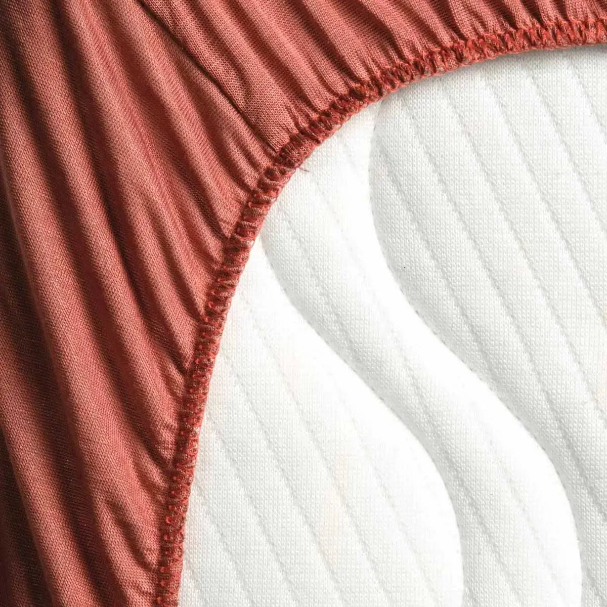 Alèse Drap Housse 2 en 1 pour lit bébé Kadolis -  Terracotta - Lilinappy