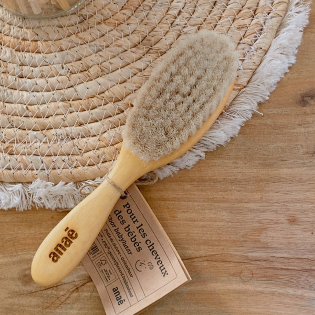 Brosse bébé en bois de hêtre & poils de chèvre