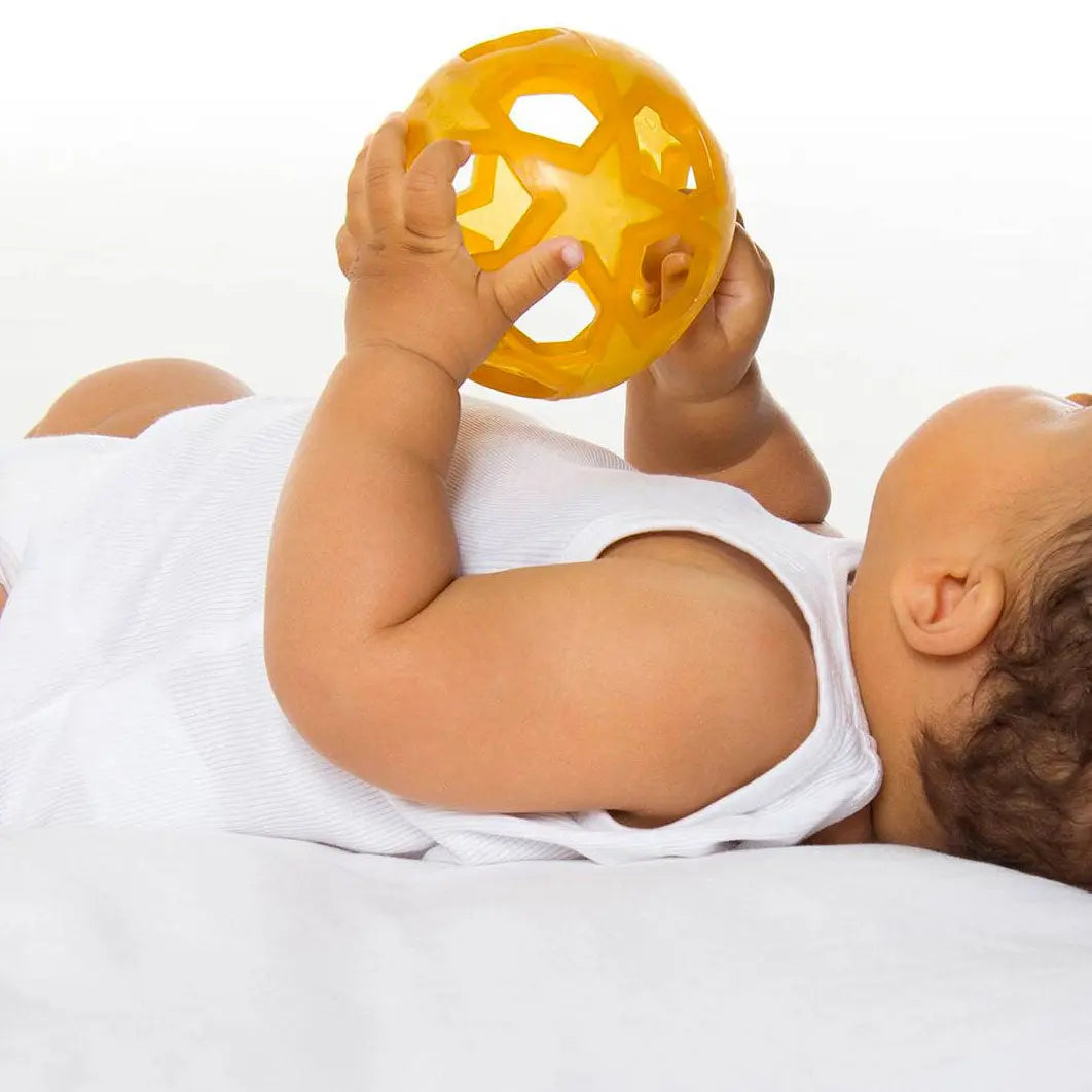 Balle sensorielle en caoutchouc recyclé HEVEA - Lilinappy