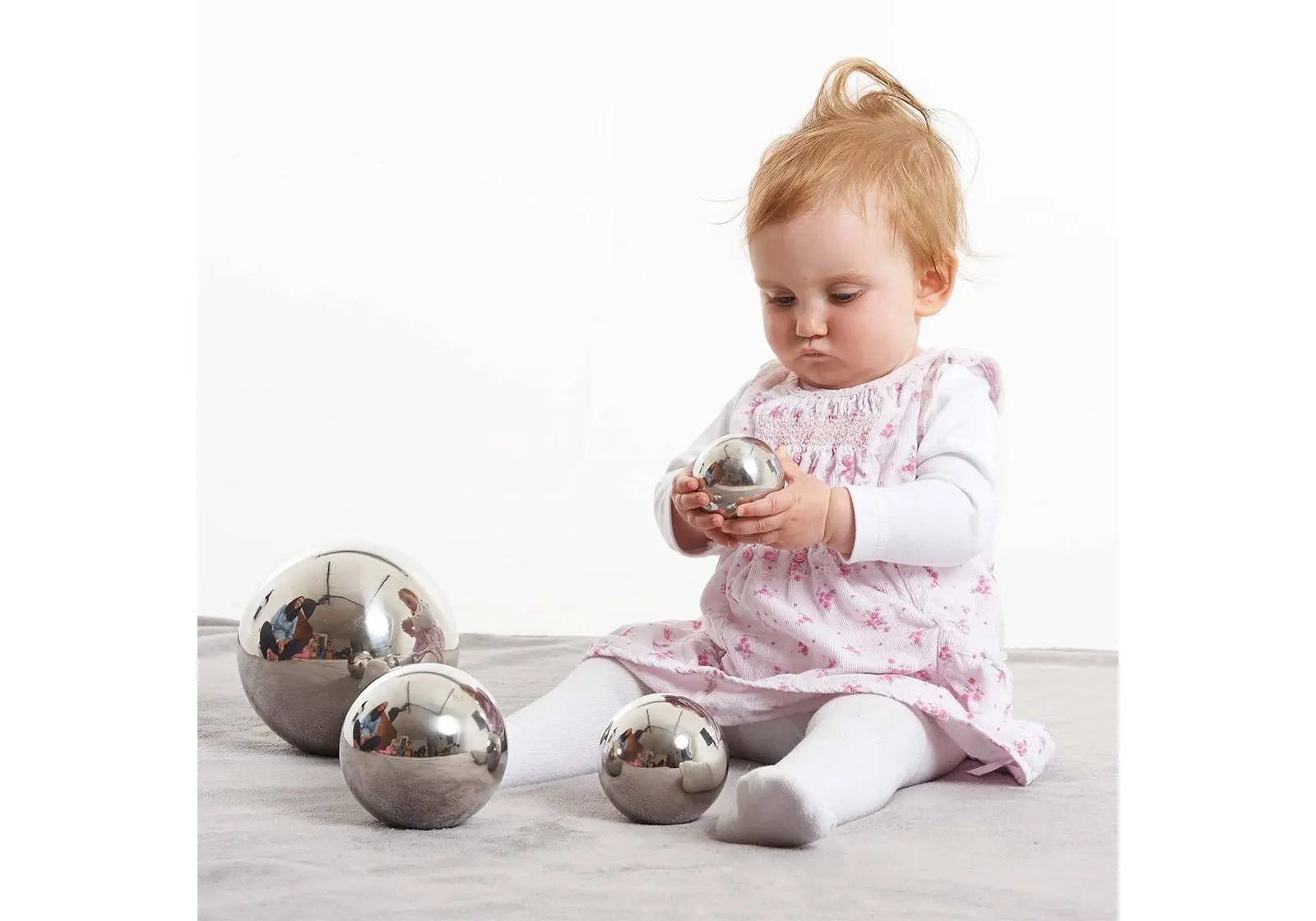 Lot de 4 balles réfléchissantes sensorielles argentées en acier inoxydable Tickit